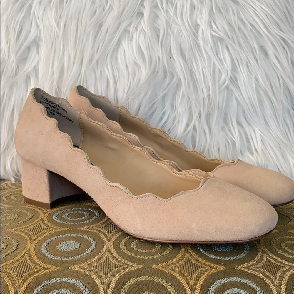 Kensie nude, scalloped pumps
